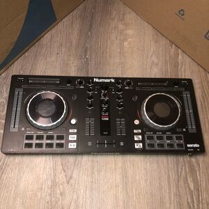 Numark DJ Controller with Serato